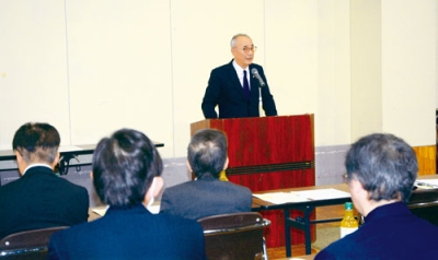 写真：２０２５年度事業計画を決めた苫小牧地方法人会白老地区会総会