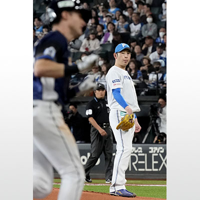 写真：４回、西武・ネビン（左）に先制ソロを浴びた日本ハム・加藤貴＝エスコンフィールド