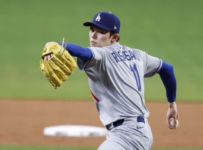写真：ブレーブス戦に先発し５回３失点でメジャー初勝利を挙げたドジャース・佐々木＝アトランタ（共同）