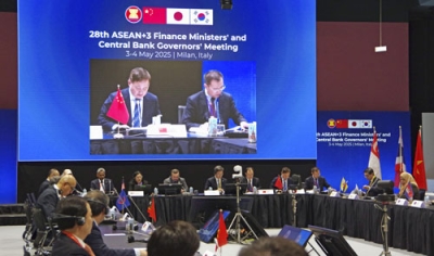 写真：イタリア・ミラノで開かれた日中韓ＡＳＥＡＮ財務相・中央銀行総裁会議＝４日（共同）