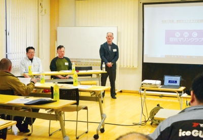 写真：総会であいさつする次原会長