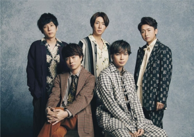 写真：アイドルグループ「嵐」。（左から）二宮和也さん、桜井翔さん、相葉雅紀さん、松本潤さん、大野智さん