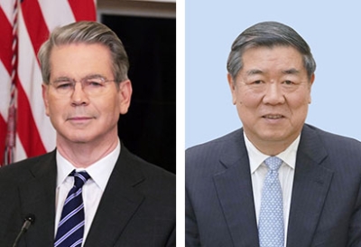 写真：ベセント米財務長官（ゲッティ＝共同、左）、中国の何立峰副首相