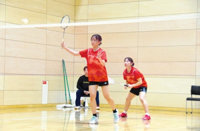 写真：白熱した試合を繰り広げる室蘭東翔高校の選手