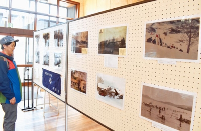 写真：旧洞爺村の歩みを紹介する特別写真展