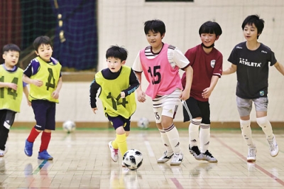 写真：練習に励む富岸ジュニアキッカーズの選手ら