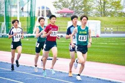 写真：好タイムを目指し、力走する選手