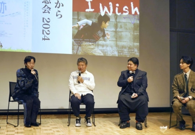 写真：ふくおか国際映画祭のトークショーに参加した是枝裕和監督（左から２人目）ら＝２０２４年１２月、福岡市