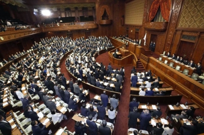 写真：日本学術会議を現行の「国の特別機関」から特殊法人に移行させる法案を可決した衆院本会議＝１３日午後