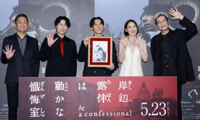写真：イベントに登場した（左から）渡辺一貴監督、戸次重幸、高橋一生、飯豊まりえ、井浦新＝東京都港区
