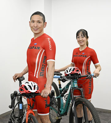 写真：夫婦でデフリンピック自転車日本代表の早瀬憲太郎選手（左）と久美選手
