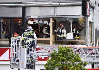 写真：爆発があったとみられる札幌市中央区の飲食店＝１９日午後２時３９分