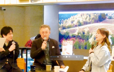 写真：洞爺湖の魅力などを語る野呂さん（中央）（提供写真）