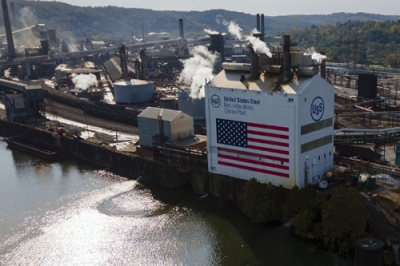 写真：米鉄鋼大手ＵＳスチールの工場＝２０２４年１０月、米ペンシルベニア州（ＡＰ＝共同）