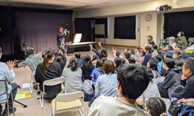 写真：来場者を楽しませた「スーパー人形劇」