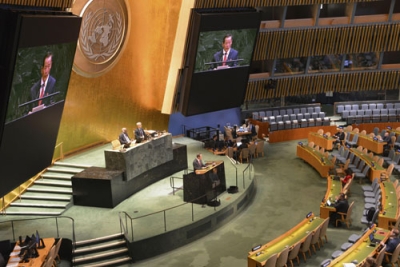 写真：北朝鮮の人権状況を協議する国連総会の会合で、演説する北朝鮮の金星国連大使（中央）＝２０日、米ニューヨークの国連本部（共同）