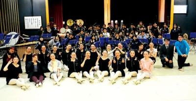 写真：６月１日の公演でステージに立つメンバー