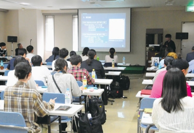 写真：クラゲやサンゴの研究内容が発表されたＮＣＢ室蘭大会