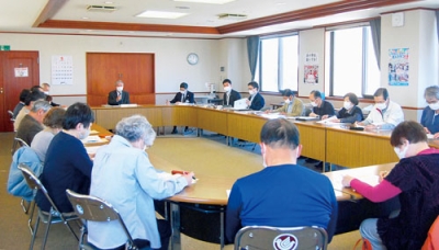 写真：２５年度の事業計画などについて決めた評議員会
