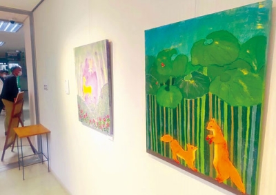 写真：温もりあふれるワタナベさんの８作品を展示する製鉄病院