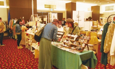 写真：盛況だったハンドメード作品の販売などを行ったイベント会場