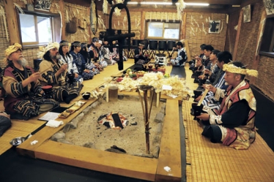 写真：写真集で記録したアイヌ民族の儀式
