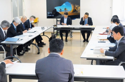 写真：本年度の事業計画などを決めた室蘭市租税教育推進懇話会定例会