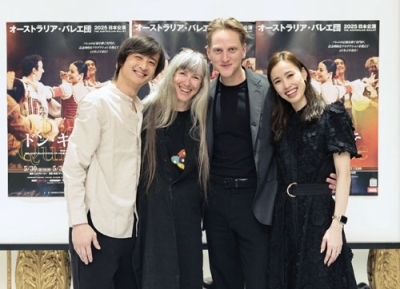 写真：来日したシルビー・ギエム（左から２人目）ら（松橋晶子撮影）