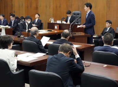 写真：選択的夫婦別姓制度の導入に向けた民法改正案が審議入りした衆院法務委＝３０日午前