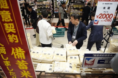 写真：店頭販売が始まった備蓄米＝３１日午前、東京都大田区の「イトーヨーカドー大森店」