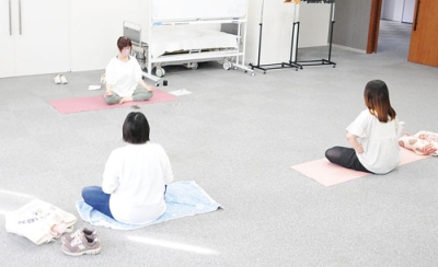 写真：４月から導入しているマタニティーヨガ