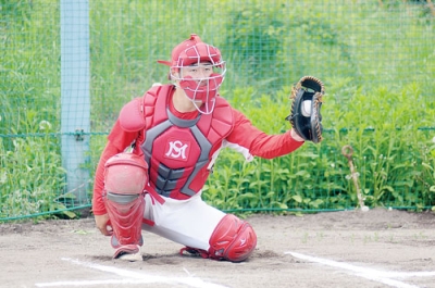 写真：正捕手争いで存在感を高めている小原捕手