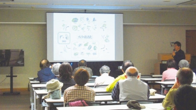 写真：チョウの生態や種類について解説した講演会