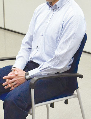 写真：詐欺に関心を持っていたこともあり、電話に違和感を覚え警察へ。当時のやりとりを振り返る登別市の男性