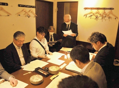写真：２５年度事業計画を決めた総会