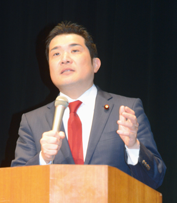 写真：生活が守られる農業を評価する仕組み作りの必要性を訴える山岡氏