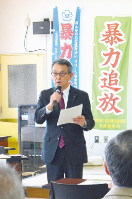 写真：「市民と一体となって暴力追放運動を進めたい」とあいさつする橋詰新会長
