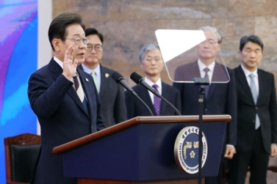 写真：韓国国会で就任宣誓する李在明大統領＝４日、ソウル（聯合＝共同）