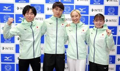 写真：トランポリンの全日本年齢別選手権で女子個人２位となり、世界選手権代表に決まった田中沙季（右端）ら＝５月、ヤマト市民体育館前橋