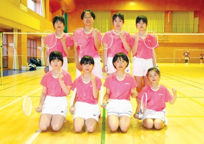 写真：全国大会に臨む伊達市バドミントンスポーツ少年団のメンバーたち