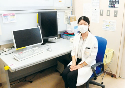写真：製鉄記念医師による診察が始まった市立病院循環器内科。初日は櫻井医師が担当した