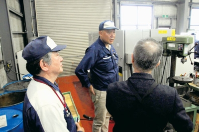 写真：専門家のアドバイスを受ける省エネ診断。市内の中小企業で関心が高まっている＝西野製作所