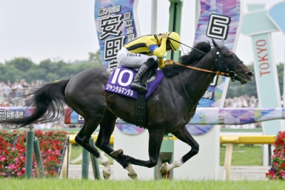 写真：第７５回安田記念を制した川田将雅騎乗のジャンタルマンタル＝東京競馬場