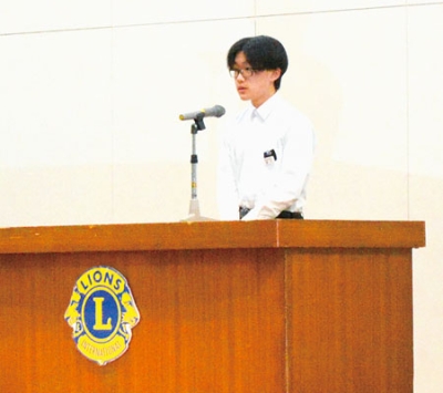 写真：熊舞への思いを堂々と訴える宮下さん