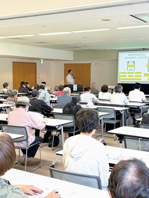 写真：医療機関を受診するポイントなどを学んだ健康ゼミナール