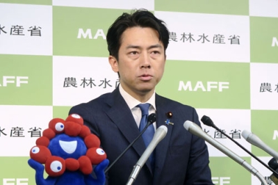 写真：記者会見する小泉農相＝１０日午前、農水省
