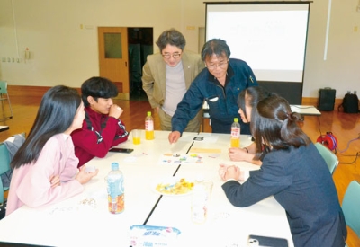 写真：学びながら親睦を深めた国際交流会
