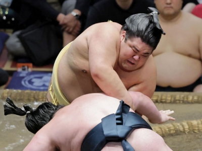 写真：大相撲夏場所で勝ち越しまであと一歩と善戦した新入幕の嘉陽＝両国国技館