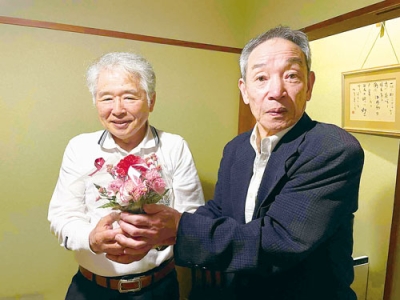 写真：北海道納豆工業組合理事長に就いた内藤氏（右）（提供写真）