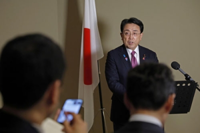 写真：会合後、記者団の取材に応じる赤沢経済再生相＝１３日、ワシントン（共同）